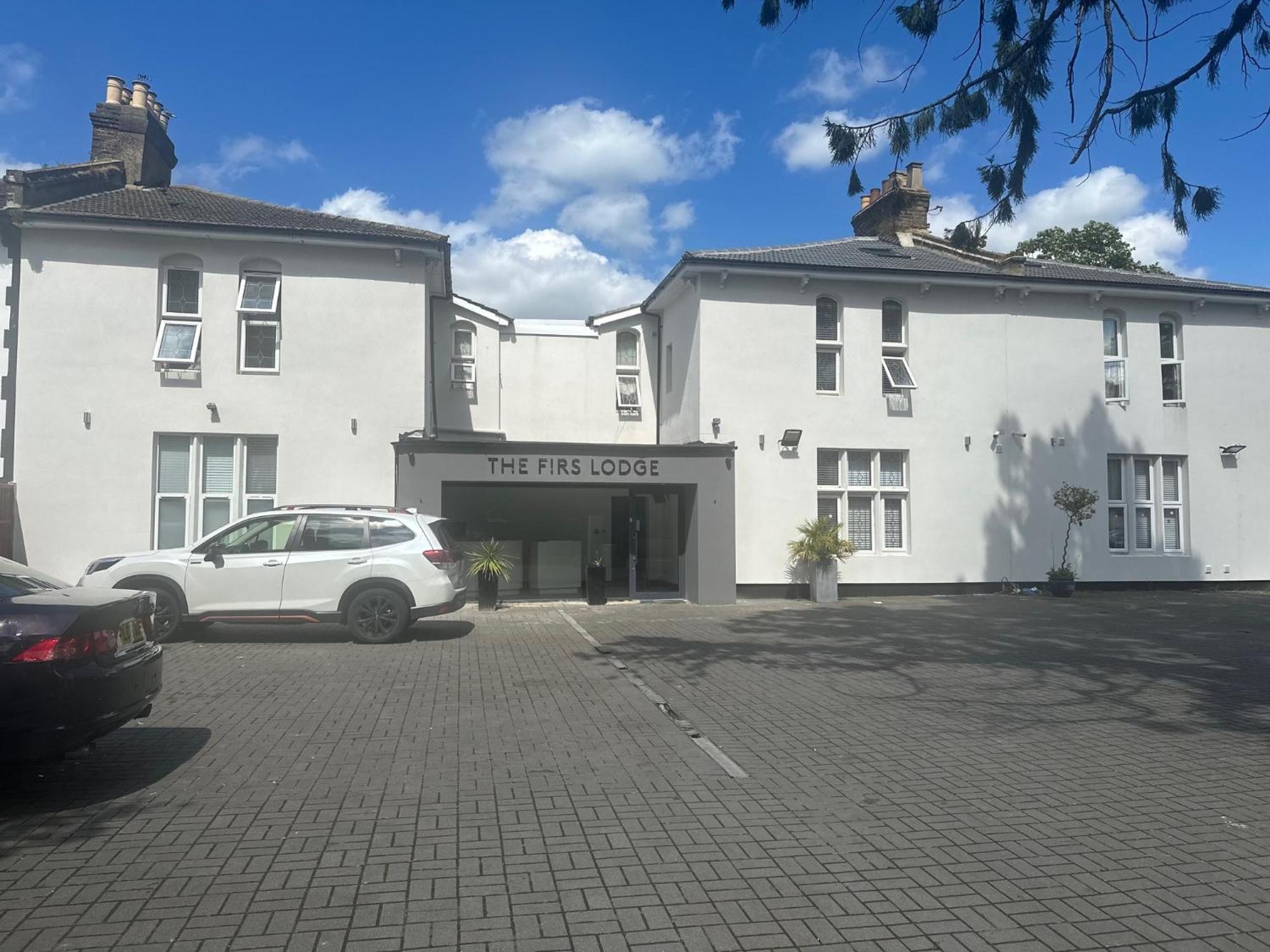 Oyo Firs Lodge London Heathrow Hounslow Exterior photo
