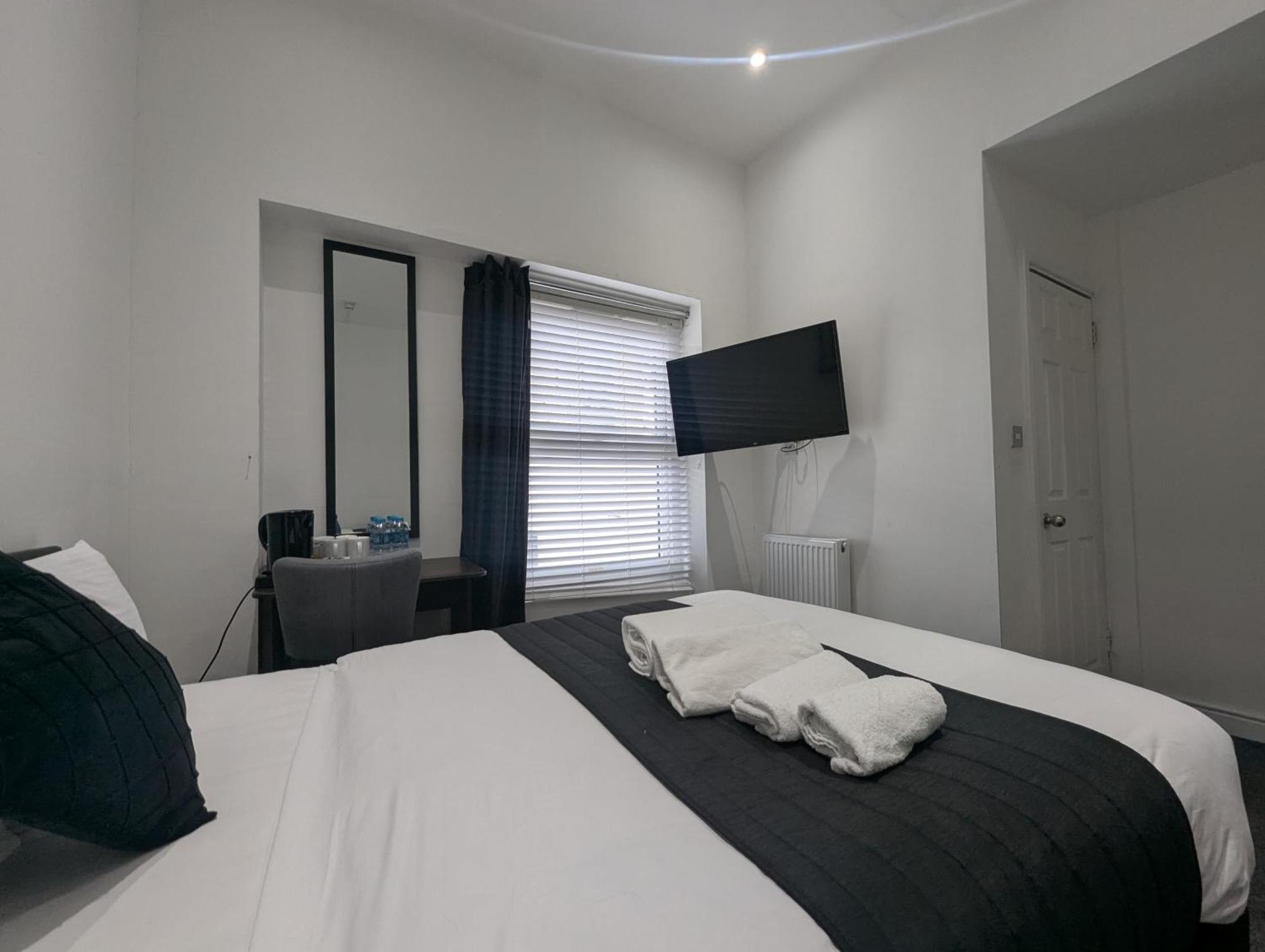 Oyo Firs Lodge London Heathrow Hounslow Exterior photo