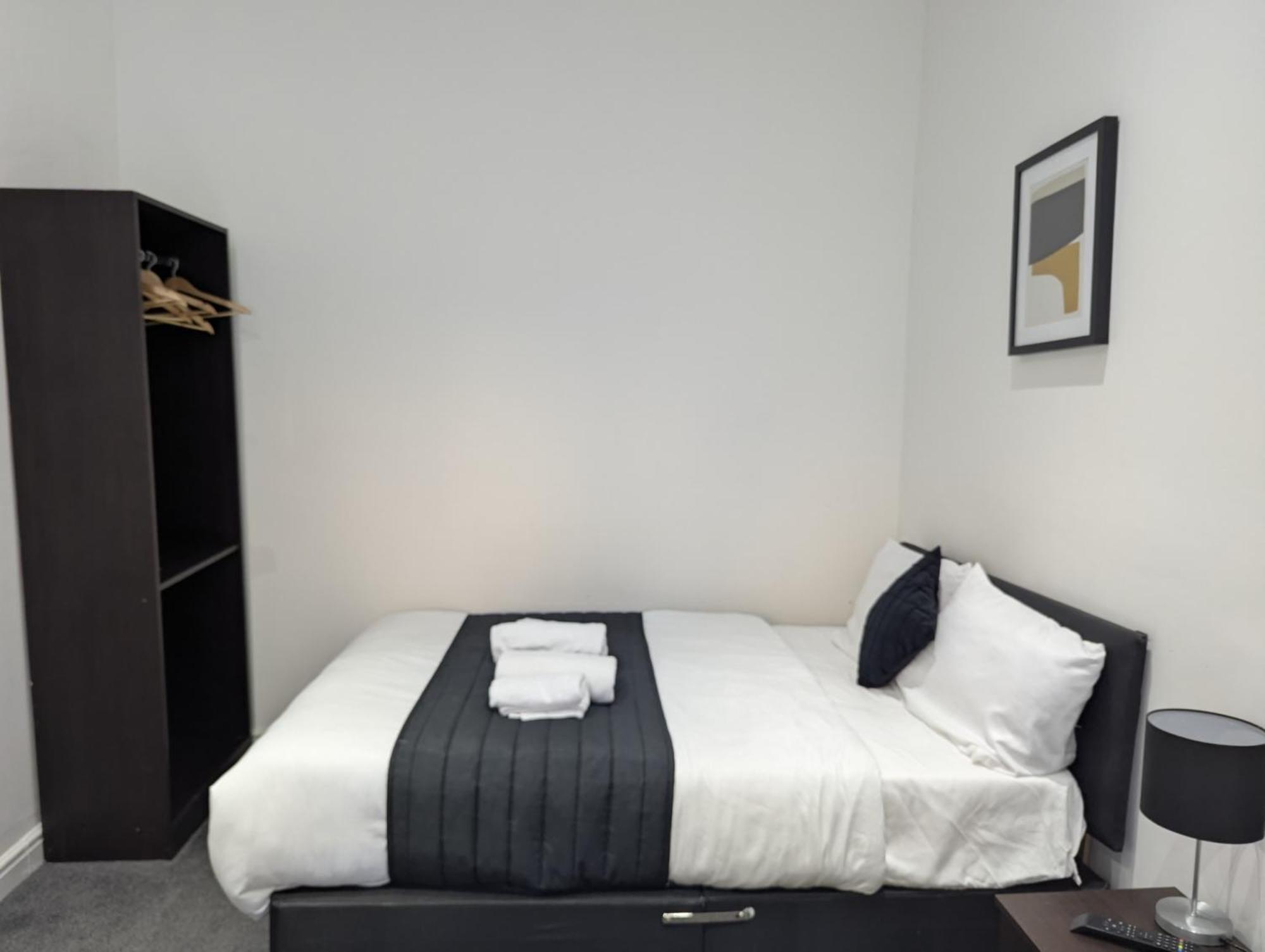 Oyo Firs Lodge London Heathrow Hounslow Exterior photo