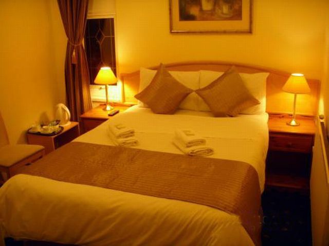 Oyo Firs Lodge London Heathrow Hounslow Exterior photo